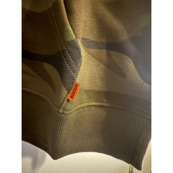 Dixxon Flannel Co Woman's Vixxon Camo Hoodie Size Small NWT - Picture 2 of 5